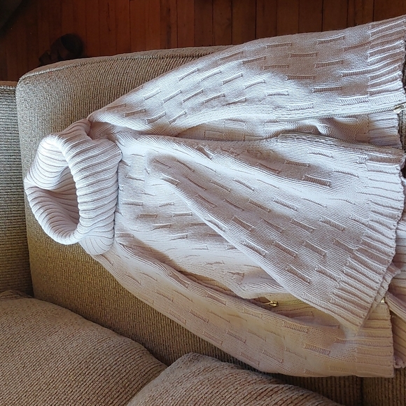 Market & Spruce Poncho - Picture 8 of 8